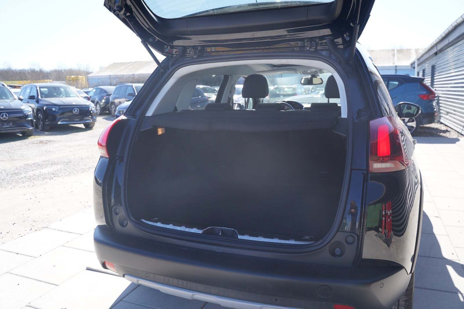 Sort Peugeot 2008 fra 2019