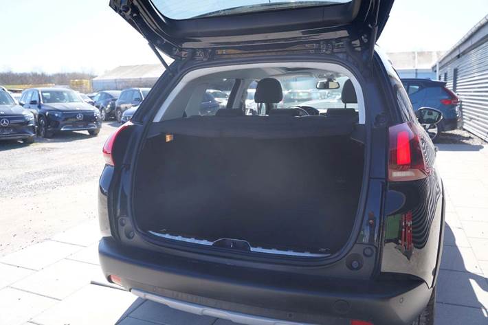 Sort Peugeot 2008 fra 2019