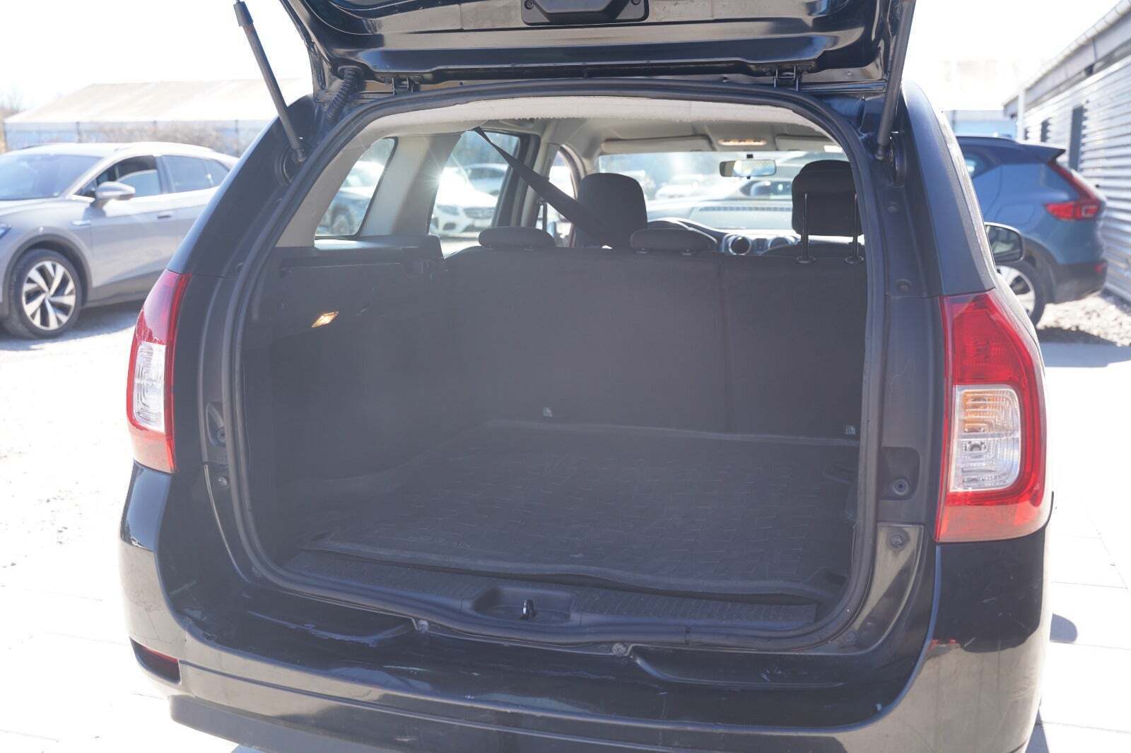 Sort Dacia Logan fra 2014