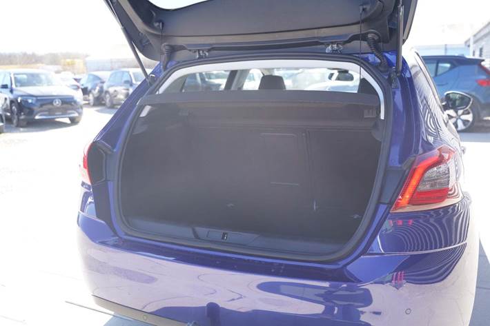 Blå Peugeot 308 fra 2018