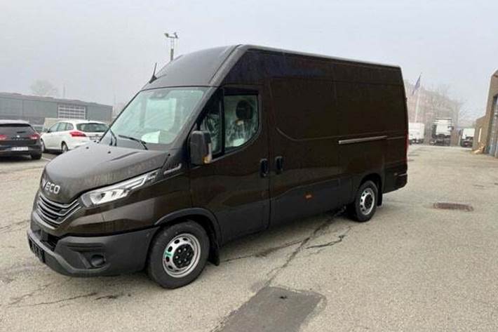 Brun Iveco Daily fra 2026