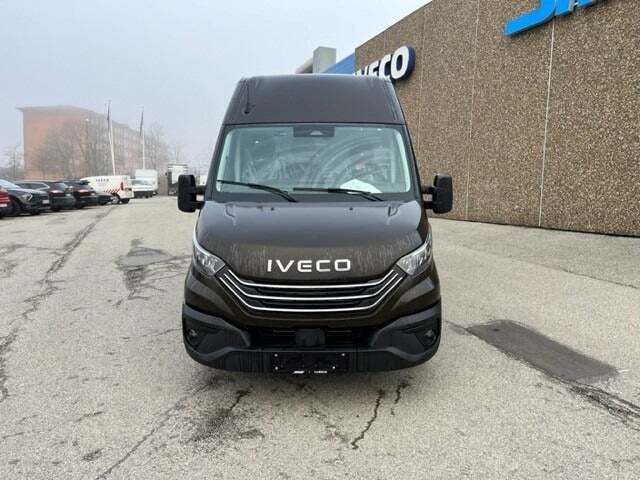 Brun Iveco Daily fra 2026