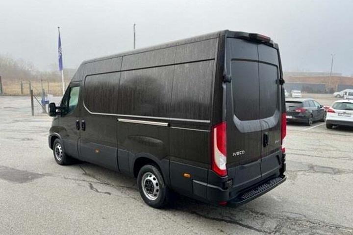 Brun Iveco Daily fra 2026