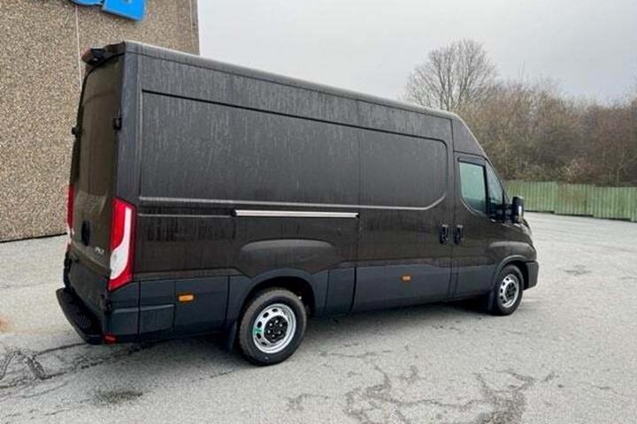 Brun Iveco Daily fra 2026