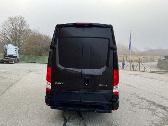 Brun Iveco Daily fra 2026