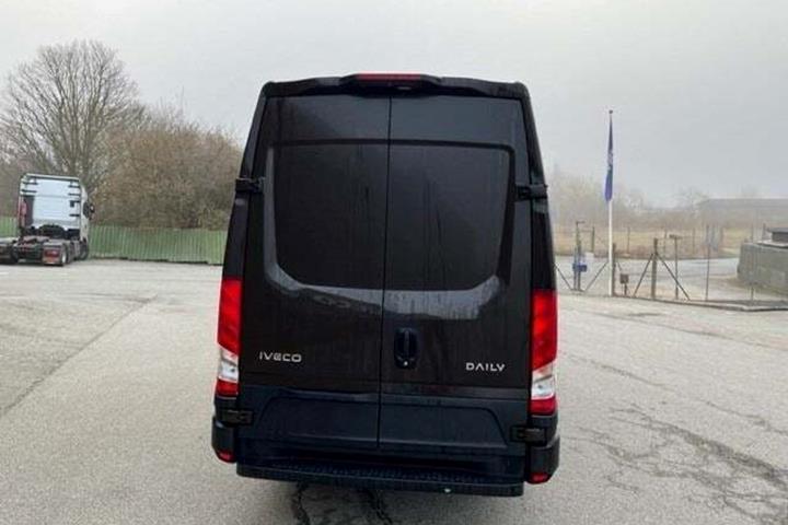 Brun Iveco Daily fra 2026