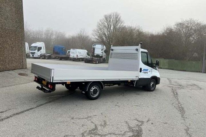 Hvid Iveco Daily fra 2025