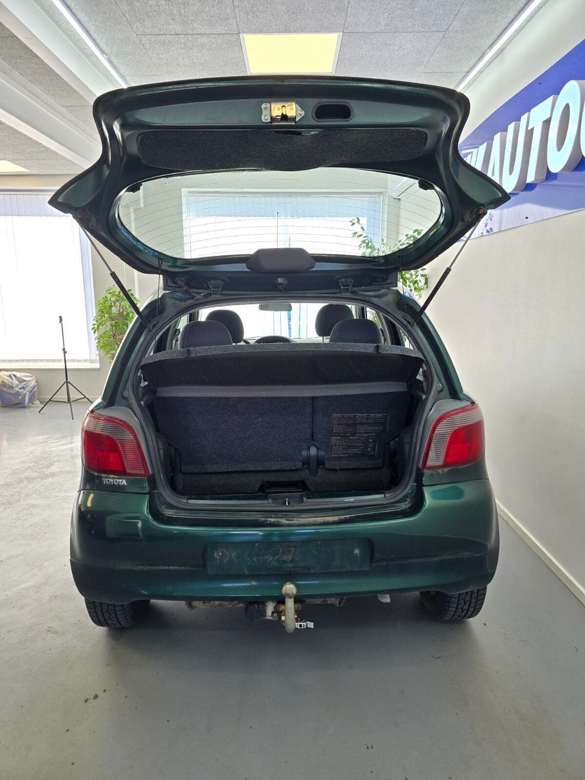 Grøn Toyota Yaris fra 2000