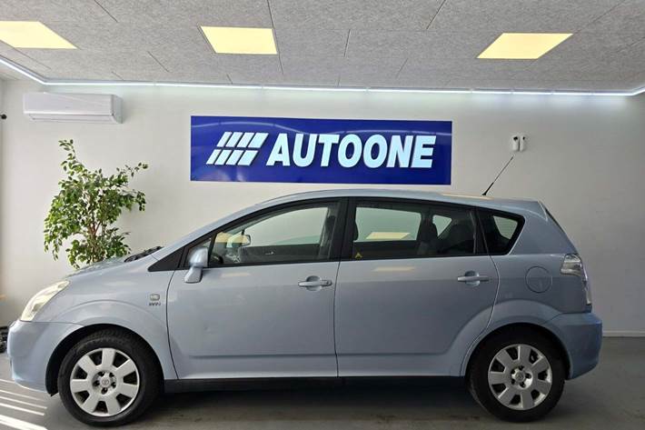 Blå Toyota Corolla Verso fra 2005