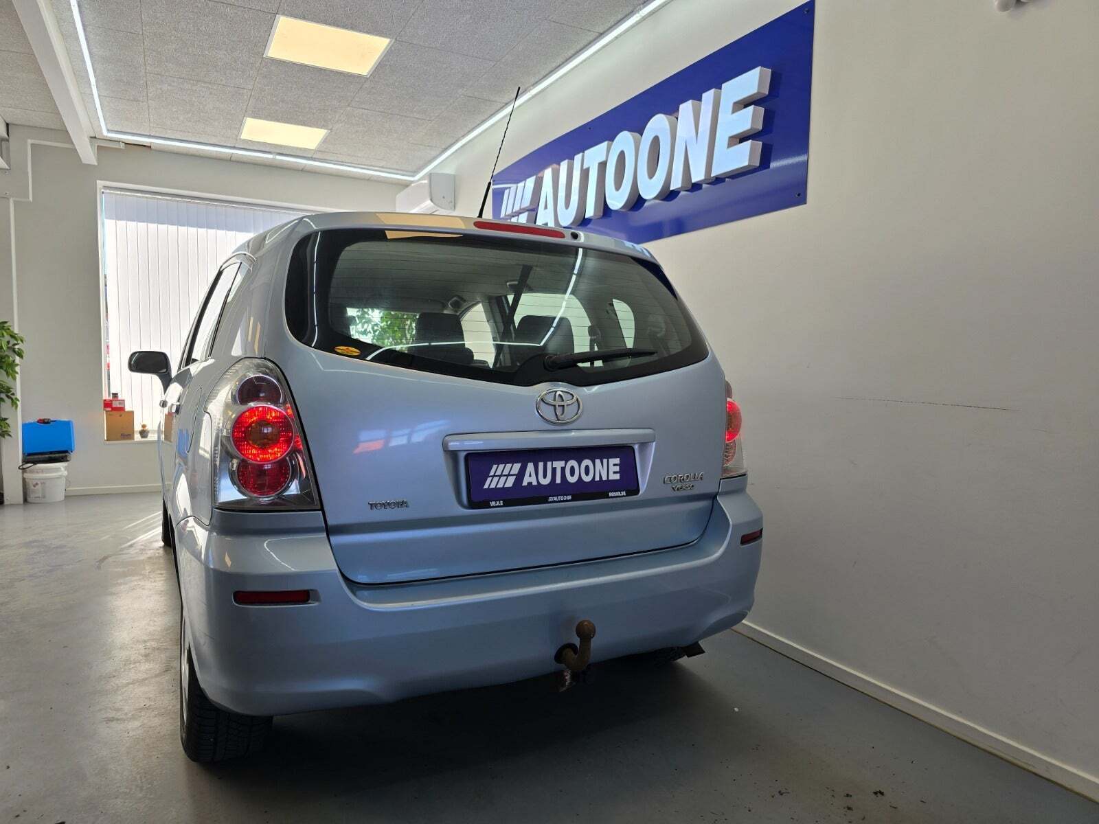 Blå Toyota Corolla Verso fra 2005