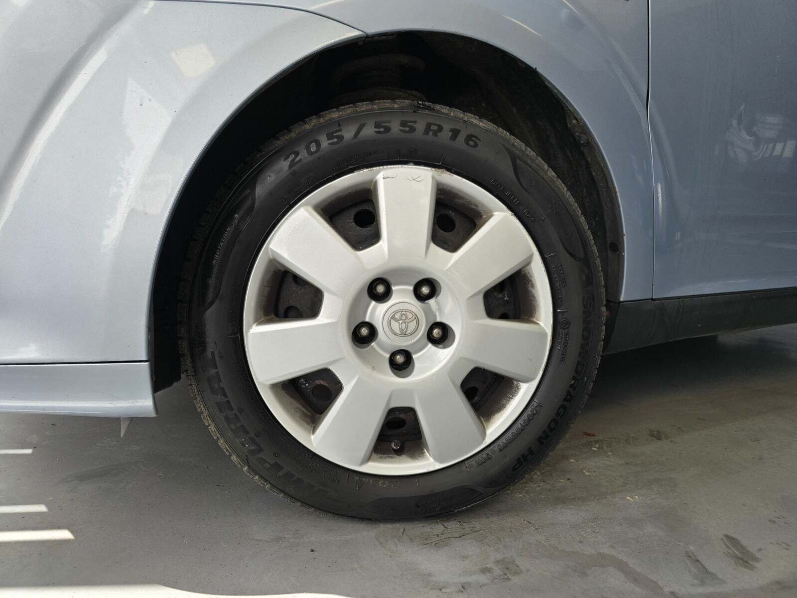 Blå Toyota Corolla Verso fra 2005