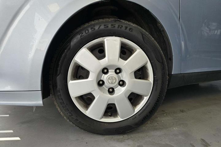 Blå Toyota Corolla Verso fra 2005