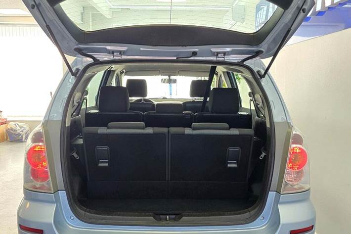 Blå Toyota Corolla Verso fra 2005