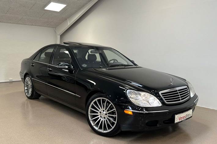Sort Mercedes S500 fra 2000