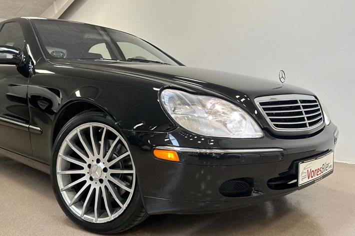 Sort Mercedes S500 fra 2000