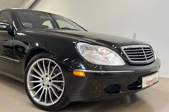 Sort Mercedes S500 fra 2000