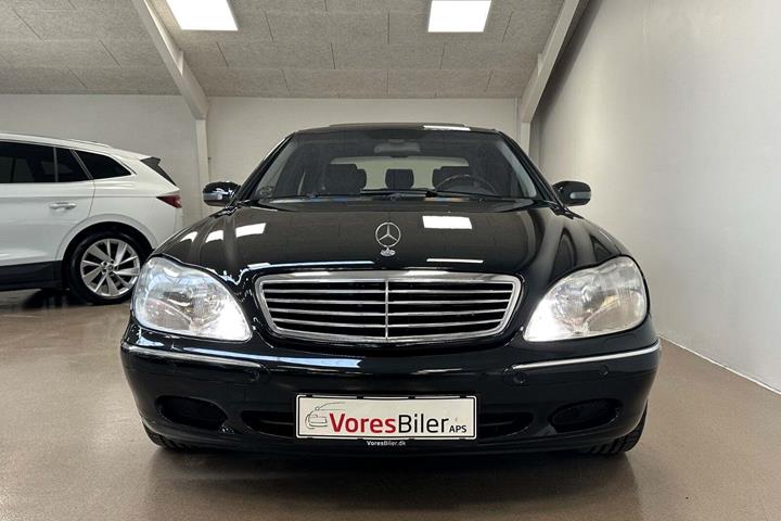 Sort Mercedes S500 fra 2000