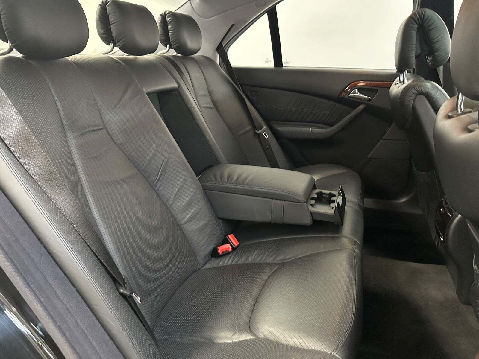 Sort Mercedes S500 fra 2000