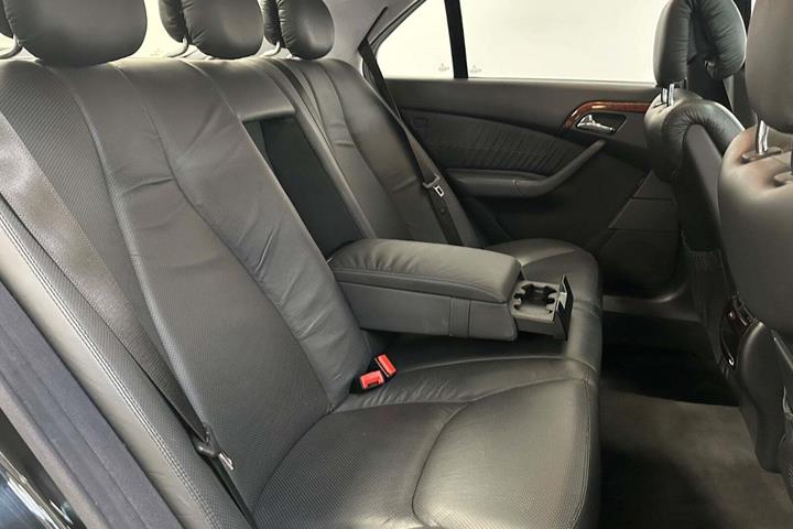 Sort Mercedes S500 fra 2000