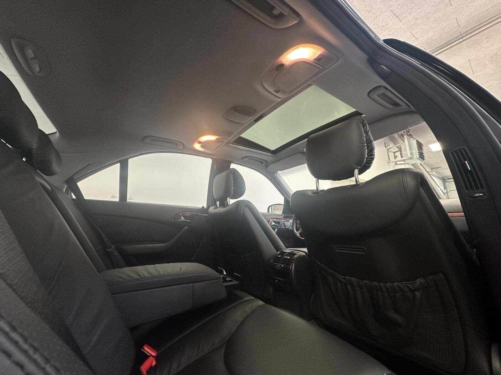 Sort Mercedes S500 fra 2000