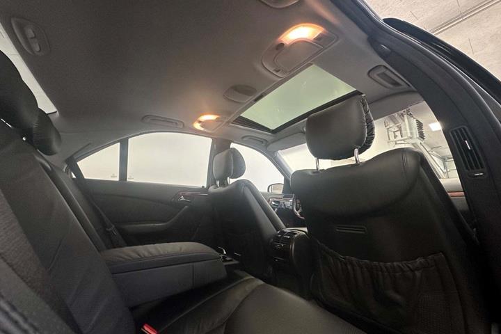 Sort Mercedes S500 fra 2000