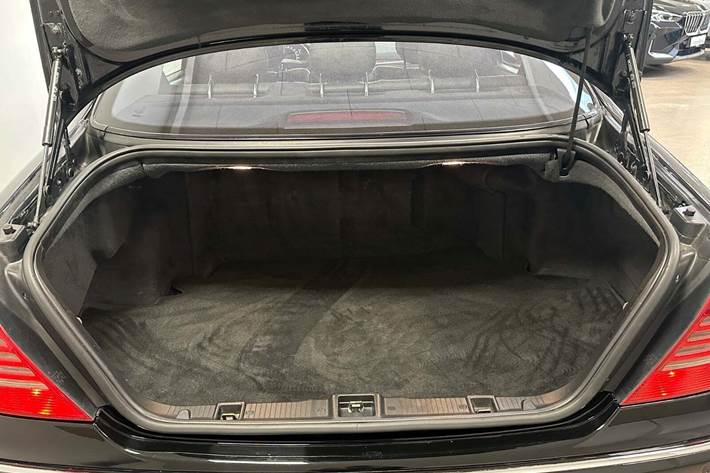 Sort Mercedes S500 fra 2000