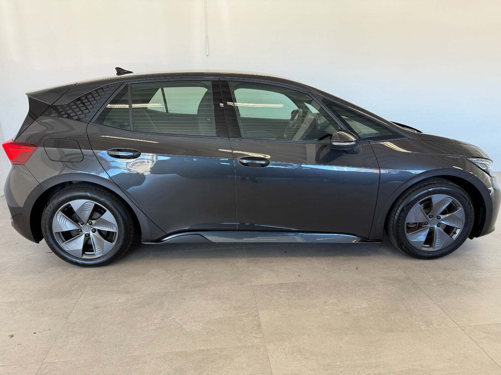 Grå Cupra Born fra 2024