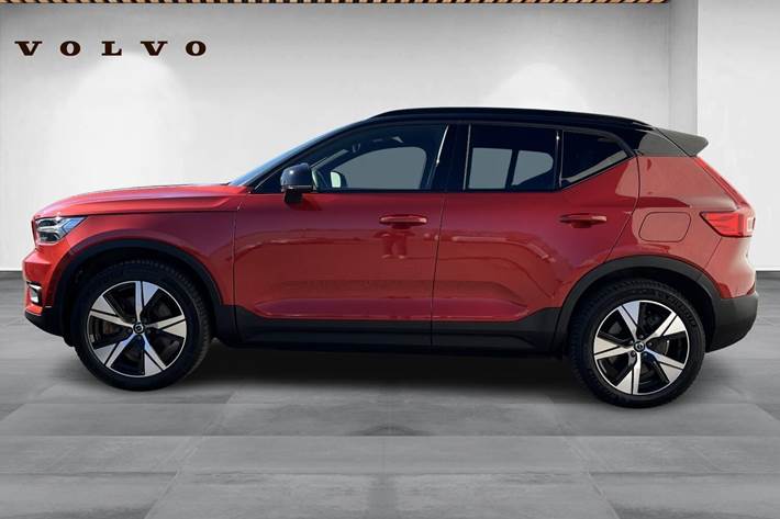 Rød Volvo XC40 fra 2022