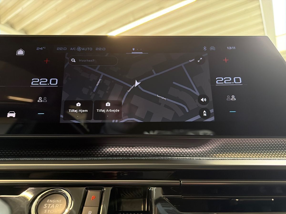 Grå Peugeot e-5008 fra 2024