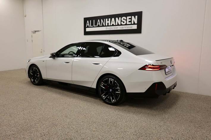 Hvid BMW i5 fra 2025