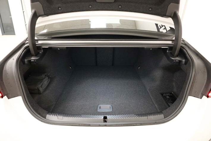 Hvid BMW i5 fra 2025