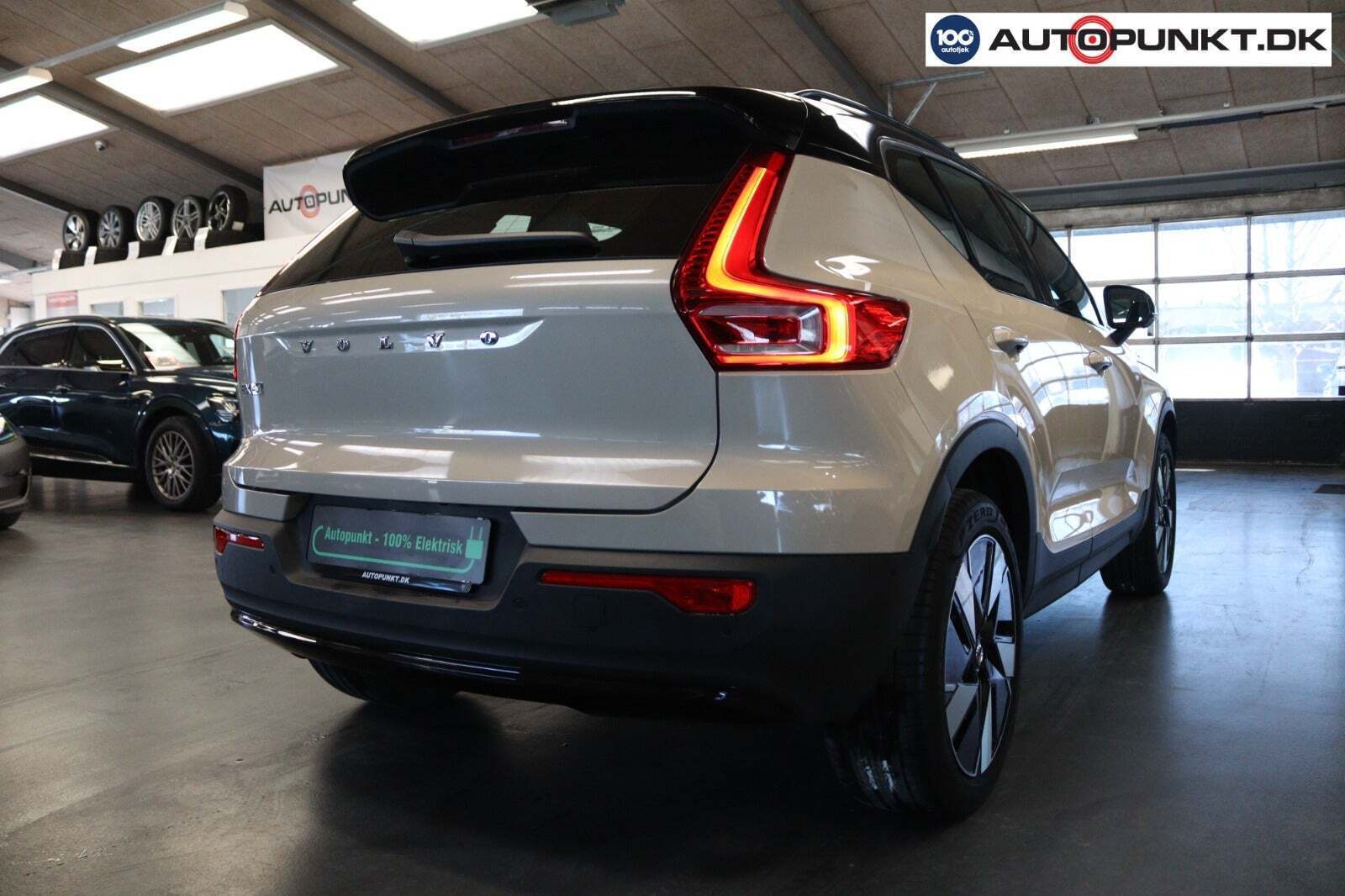 Beige Volvo EX40 fra 2025