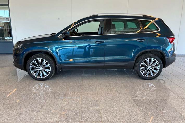 Blå Skoda Karoq fra 2022