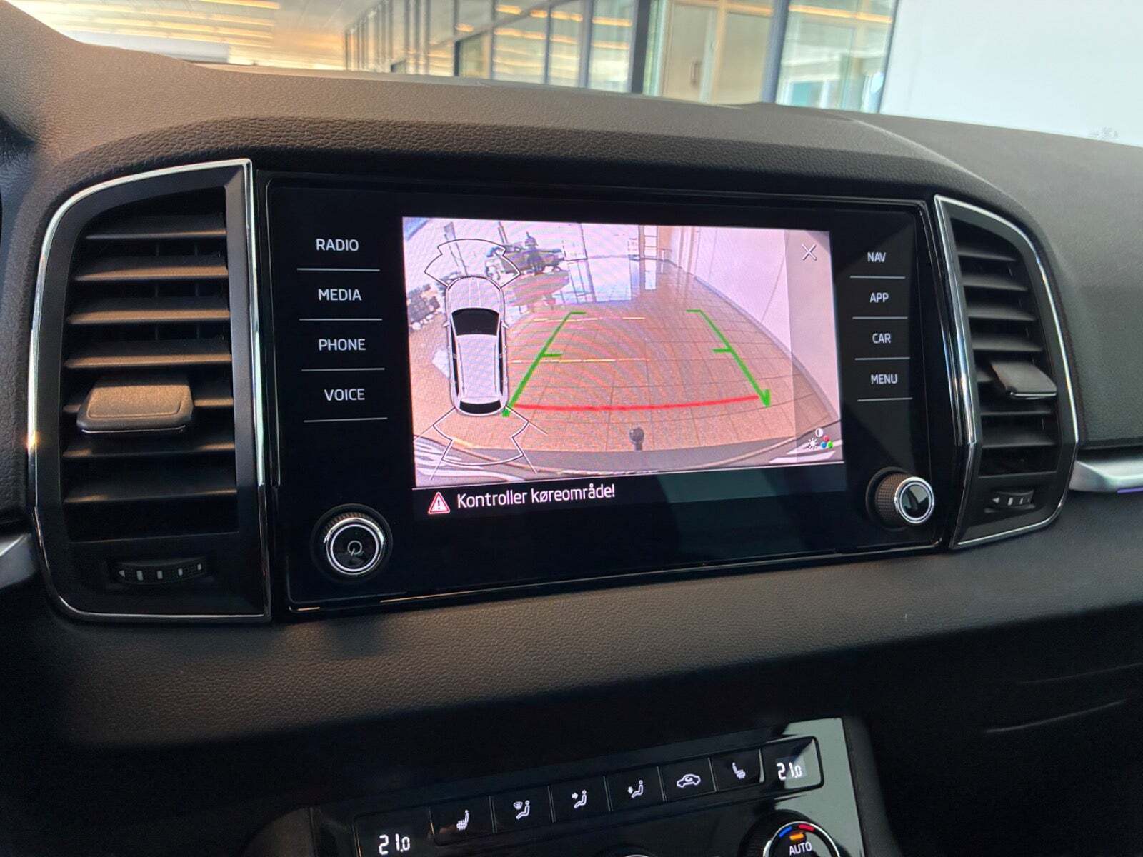 Blå Skoda Karoq fra 2022