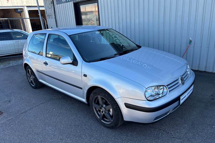 Sølv VW Golf IV fra 1998