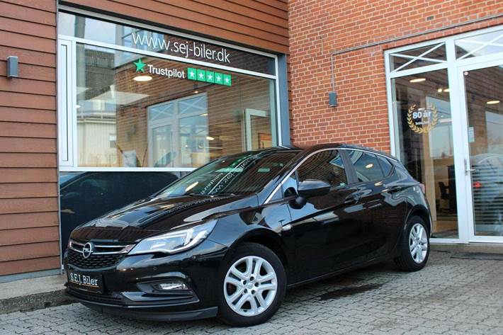 Sort Opel Astra fra 2017