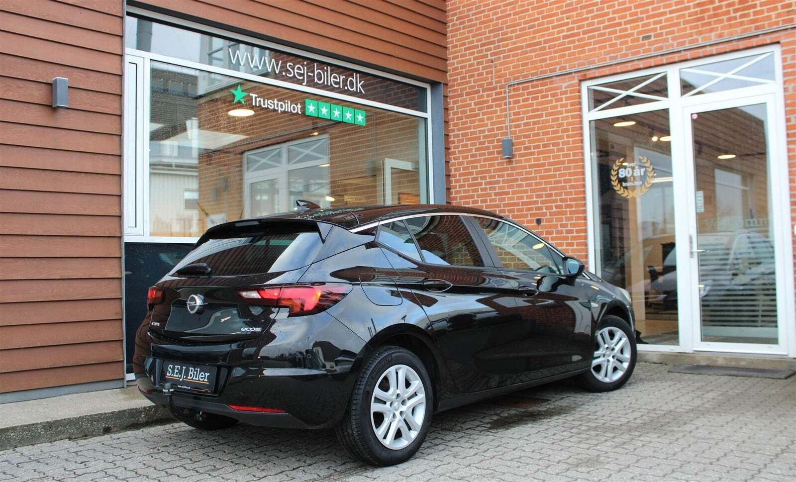 Sort Opel Astra fra 2017