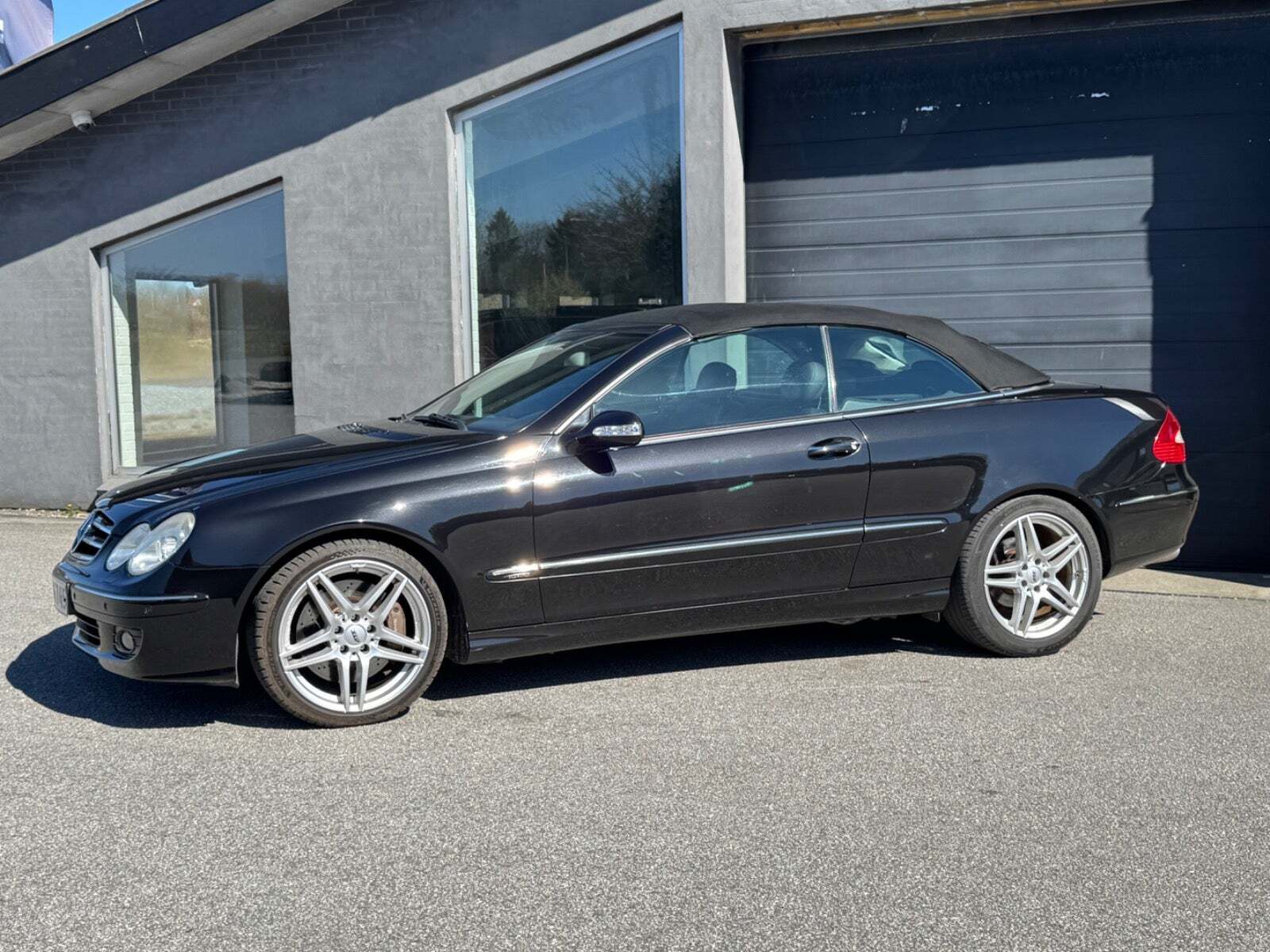 Sort Mercedes CLK320 fra 2006