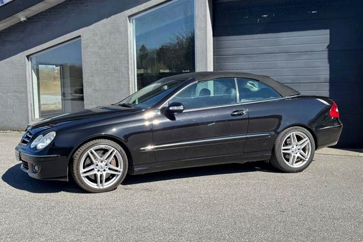 Sort Mercedes CLK320 fra 2006