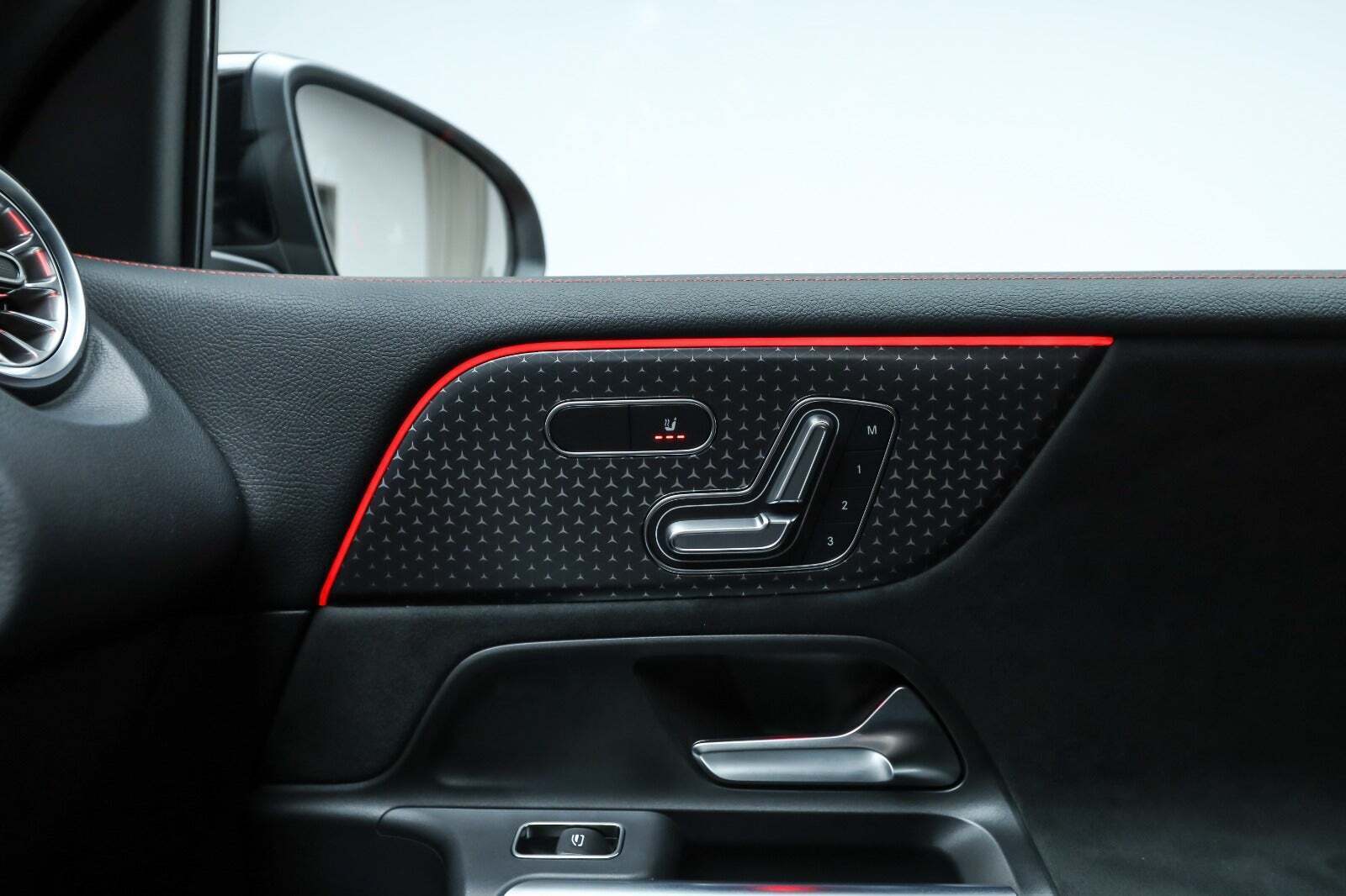 Rød Mercedes EQB250+ fra 2026