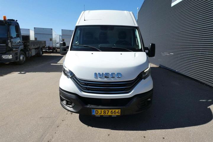 Hvid Iveco Daily fra 2022