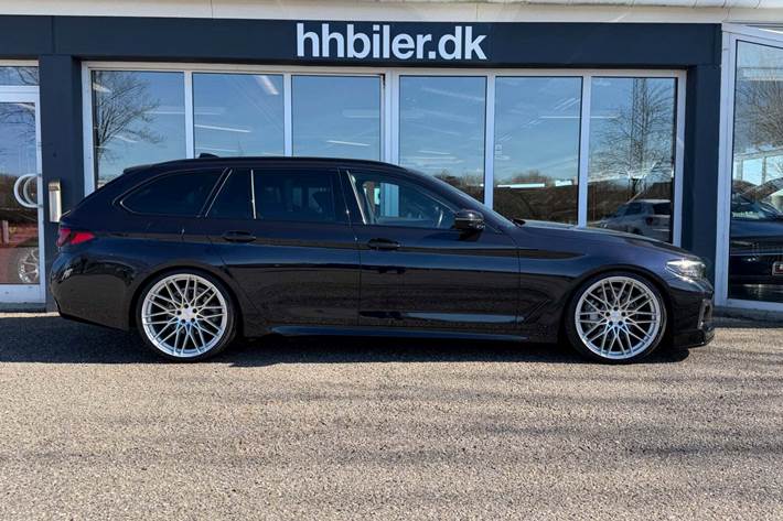 Sort BMW 530e fra 2022