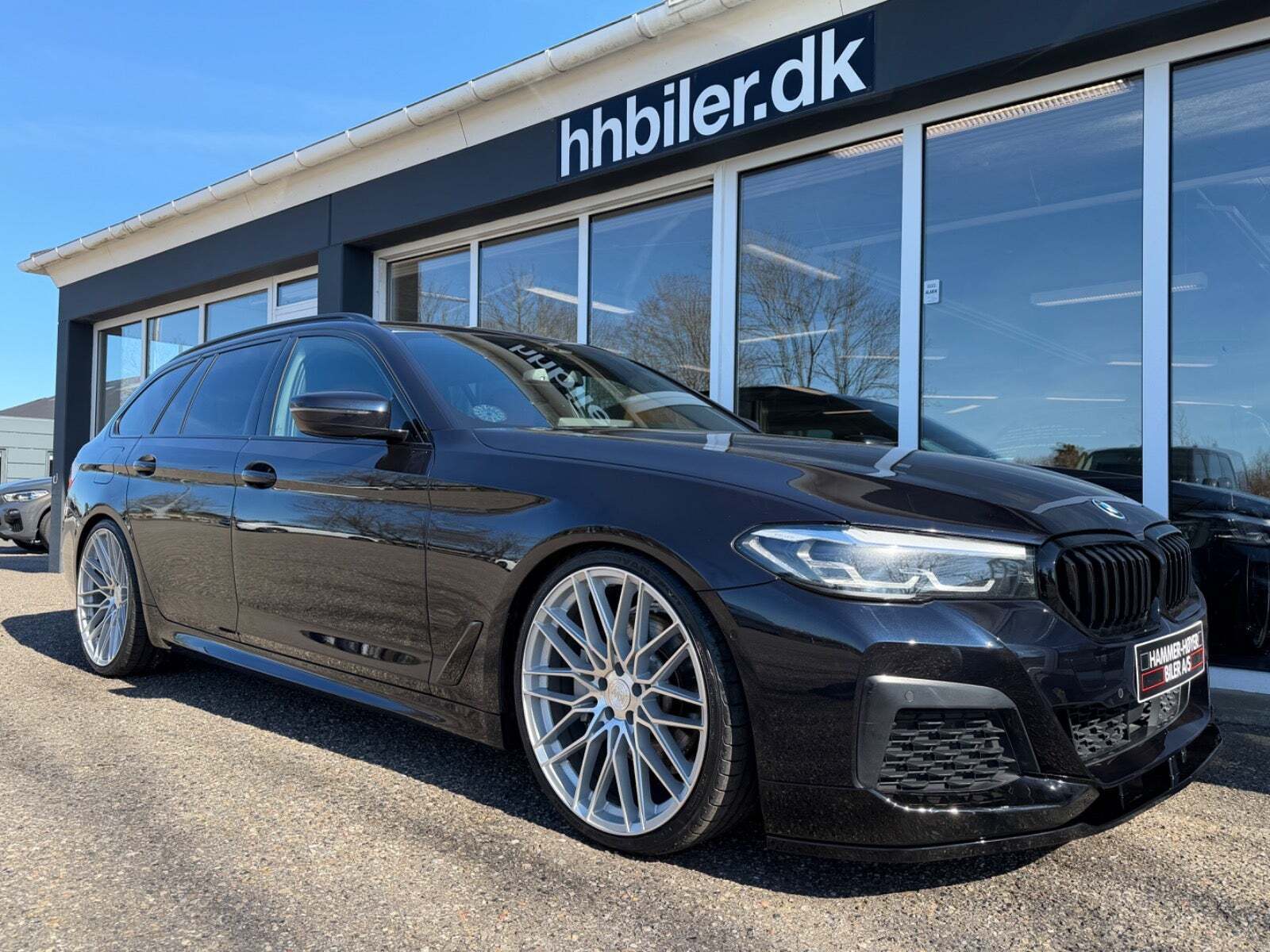 Sort BMW 530e fra 2022