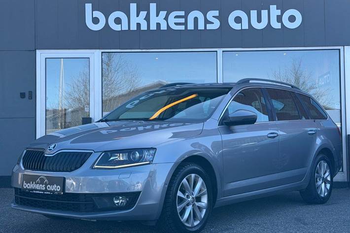 Orange Skoda Octavia fra 2017