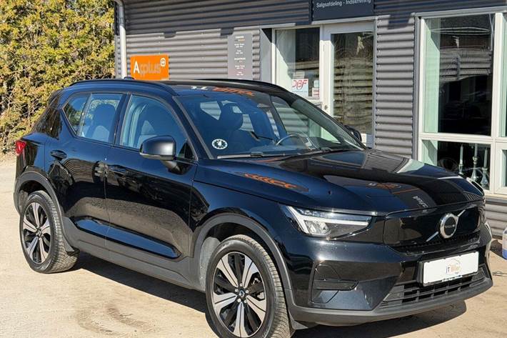 Sort Volvo XC40 fra 2023