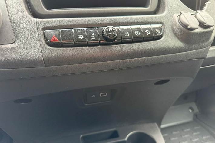 Hvid Citroën ë-Jumper 35H fra 2024