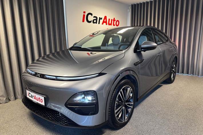 Grå Xpeng G6 fra 2024 set udefra