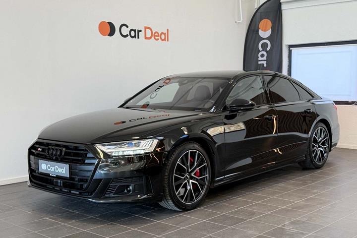 Sort Audi S8 fra 2020 set udefra
