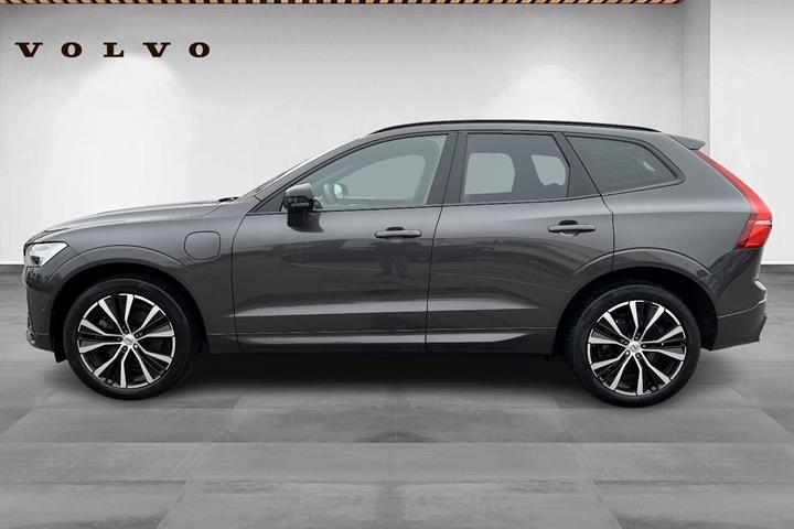 Grå Volvo XC60 fra 2022