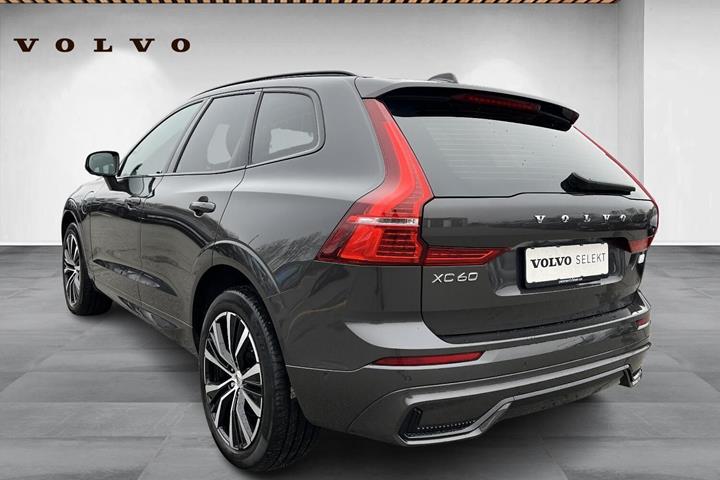 Grå Volvo XC60 fra 2022